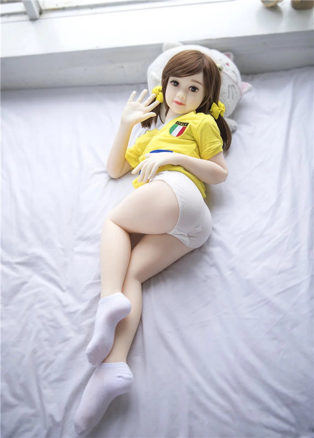 Helle - 125cm - 27kg - Mini-sex-doll-lying-on-the-ground-with-open-palms